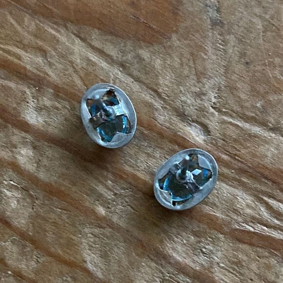 💛 14k White Gold Oval Aquamarine Earrings - Picture 7 of 10